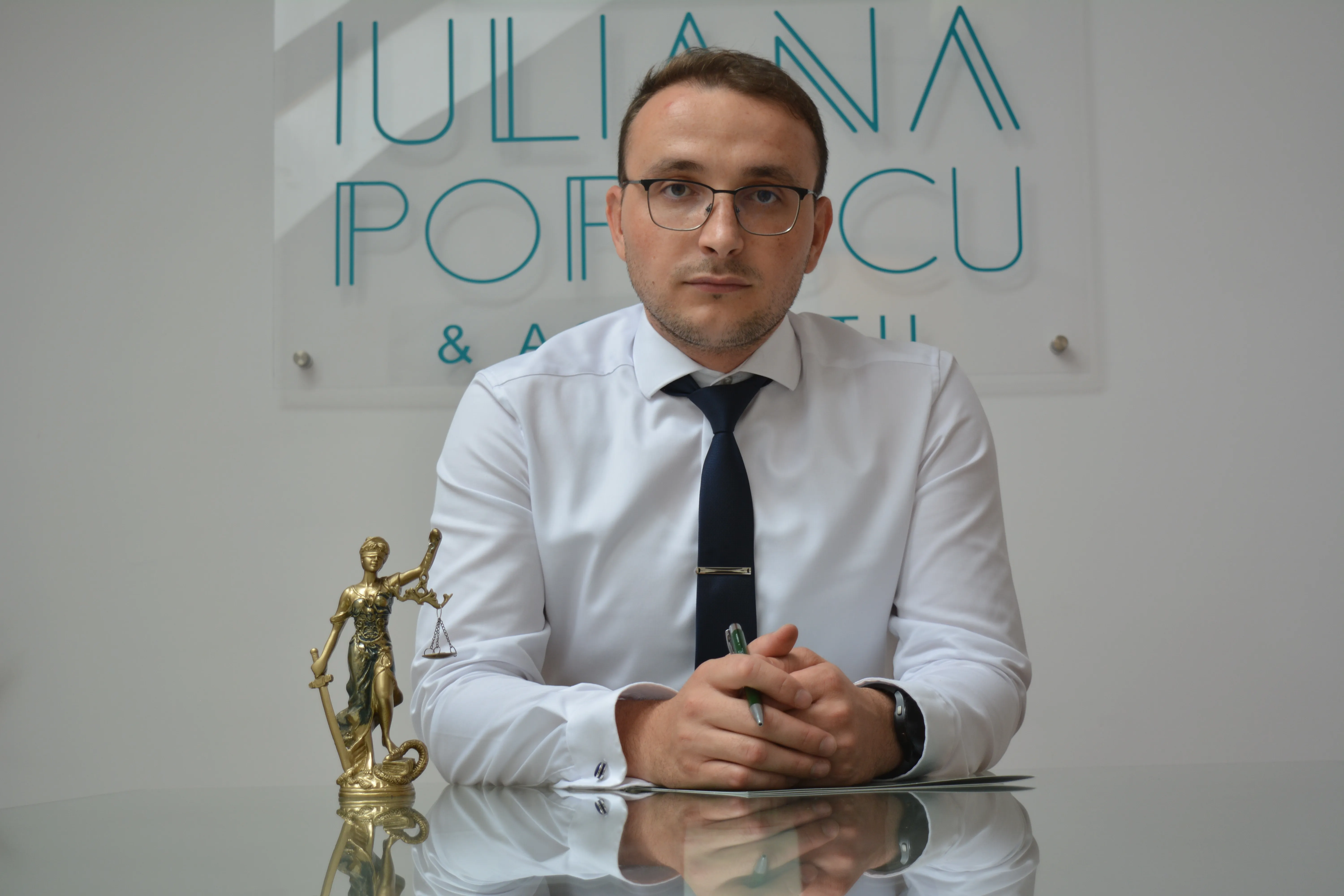 Imagine de copertă pentru articolul „Mobbingul sau hărțuirea morală la locul de muncă”